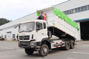 340馬力六驅(qū)東風(fēng)自卸卡車_6×6后八輪重型翻斗_13噸礦用城建渣土車