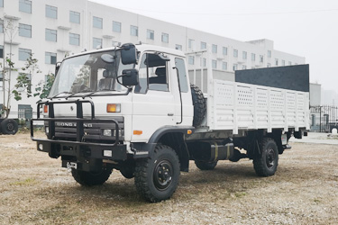 4*4東風EQ2070軍車底盤改裝液壓尾板車_四驅(qū)越野專用車卸貨舉升車_電動升降尾板